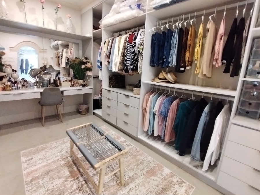 5 Bedroom Property for Sale in Mooinooi North West